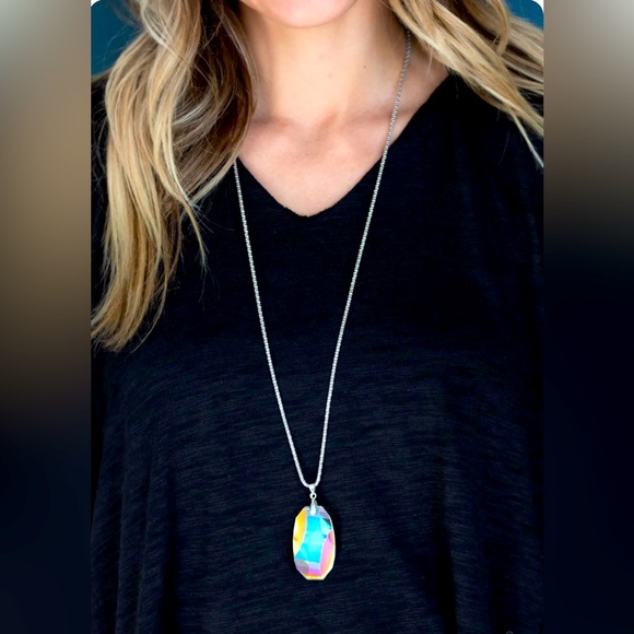 Paparazzi Iridescent Necklace - Picture 1 of 7